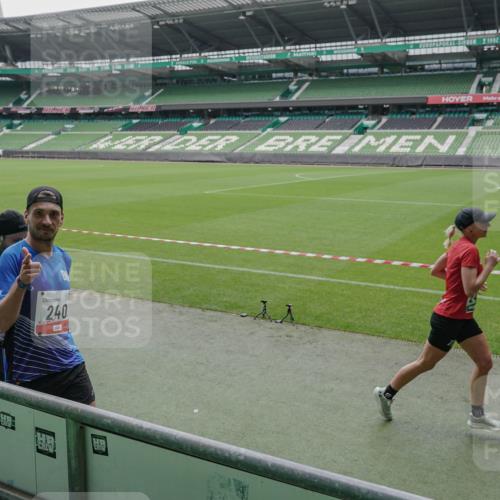 05.10.2025 - 20. swb-Marathon Bremen Michael Burmester http://msf.ph/oto/9277280 05.10.2025 12:56:18 Laufen im Stadion 240, 325, 591, 830, 901, 984, 989, 1261, 1380, 1490, 1679, 1774, 1825, 1931, 2134, 2149, 2263, 2438, 2459, 2490, 2571, 2634, 2942, 3074, 3161, 3392, 3606, 3612, 3749, 3980, 4052, 4079, 4101, 4116, 4149, 4195, 4288, 4432, 4456, 4485, 4796, 5246, 5255, 5289, 5370, 5419, 5469, 5490, 5615, 5691, 5719, 6048, 6070, 6176, 6375, 6441, 6451, 6515, 6570, 6615, 6689, 6744, 6797, 6820, 6864, 6926, 6937, 7000, 7292, 7320, 7431, 7783, 7920, 8060, 8144, 8222, 78, 2162, 2884, 3074, 3515 meine-sportfotos.de