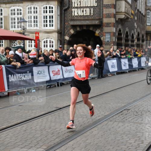 05.10.2025 - 20. swb-Marathon Bremen Yannick Fuchs http://msf.ph/oto/9277286 05.10.2025 12:39:21 Ziel 16 meine-sportfotos.de