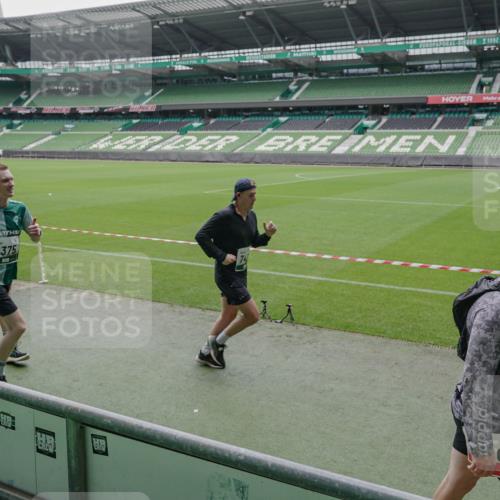 05.10.2025 - 20. swb-Marathon Bremen Michael Burmester http://msf.ph/oto/9277289 05.10.2025 12:56:20 Laufen im Stadion 325, 591, 830, 901, 984, 989, 1261, 1380, 1490, 1679, 1774, 1825, 1931, 2134, 2149, 2263, 2438, 2459, 2490, 2571, 2634, 2942, 3161, 3392, 3606, 3612, 3749, 3980, 4052, 4079, 4101, 4116, 4149, 4288, 4432, 4456, 4485, 5246, 5255, 5370, 5419, 5469, 5490, 5615, 5691, 5719, 6048, 6070, 6176, 6375, 6441, 6451, 6515, 6615, 6689, 6744, 6797, 6820, 6864, 6926, 6937, 7000, 7292, 7320, 7431, 7783, 7920, 8060, 8144, 8222, 78, 240, 1490, 2162, 2884, 3074, 3515, 3612, 4079, 4195, 4456 meine-sportfotos.de