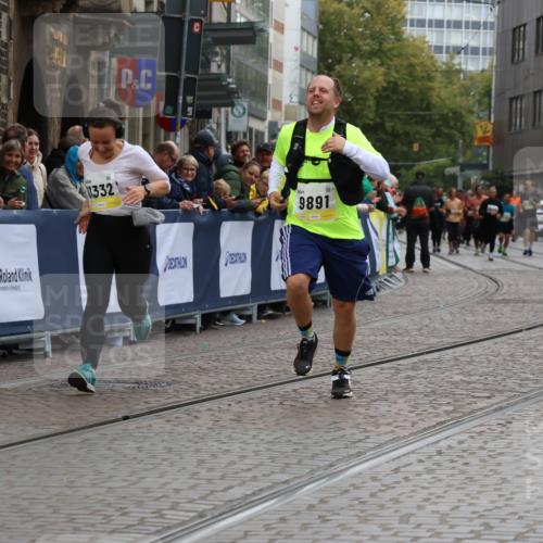 05.10.2025 - 20. swb-Marathon Bremen Strokosch-Dieckow http://msf.ph/oto/9277292 05.10.2025 11:13:14 Ziel 9891, 11332 meine-sportfotos.de