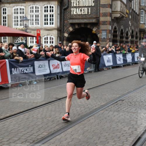 05.10.2025 - 20. swb-Marathon Bremen Yannick Fuchs http://msf.ph/oto/9277296 05.10.2025 12:39:21 Ziel 16 meine-sportfotos.de