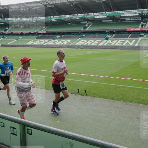 05.10.2025 - 20. swb-Marathon Bremen Michael Burmester http://msf.ph/oto/9277310 05.10.2025 12:56:22 Laufen im Stadion 325, 591, 830, 901, 984, 989, 1261, 1380, 1679, 1774, 1825, 1931, 2134, 2149, 2263, 2438, 2490, 2571, 2634, 2942, 3161, 3392, 3606, 3749, 3980, 4052, 4101, 4149, 4288, 4432, 4485, 5246, 5255, 5370, 5419, 5469, 5490, 5615, 5691, 5719, 6070, 6176, 6375, 6441, 6451, 6515, 6615, 6689, 6744, 6797, 6820, 6864, 6926, 7000, 7292, 7320, 7431, 7783, 7920, 8060, 8144, 8222, 78, 240, 1490, 2162, 2459, 2884, 3074, 3515, 3612, 4079, 4116, 4195, 4456, 5691 meine-sportfotos.de