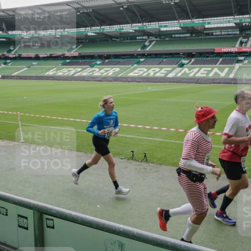 05.10.2025 - 20. swb-Marathon Bremen Michael Burmester http://msf.ph/oto/9277318 05.10.2025 12:56:23 Laufen im Stadion 325, 591, 830, 901, 984, 989, 1161, 1261, 1380, 1679, 1774, 1825, 1931, 2134, 2149, 2263, 2438, 2490, 2571, 2634, 2942, 3161, 3392, 3606, 3749, 3980, 4052, 4101, 4149, 4288, 4432, 4485, 5246, 5255, 5370, 5419, 5469, 5490, 5615, 5719, 6070, 6176, 6375, 6441, 6451, 6515, 6615, 6689, 6744, 6797, 6864, 6926, 7000, 7283, 7292, 7320, 7431, 7783, 7920, 8060, 8144, 8222, 78, 240, 1490, 2162, 2459, 2884, 3074, 3515, 3612, 4079, 4116, 4195, 4456, 5691 meine-sportfotos.de
