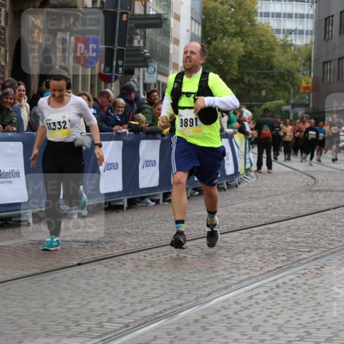 05.10.2025 - 20. swb-Marathon Bremen Strokosch-Dieckow http://msf.ph/oto/9277322 05.10.2025 11:13:14 Ziel 9891, 11332 meine-sportfotos.de
