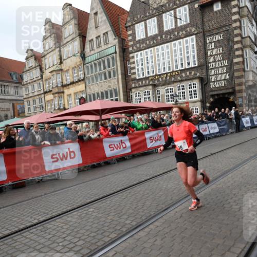 05.10.2025 - 20. swb-Marathon Bremen Yannick Fuchs http://msf.ph/oto/9277324 05.10.2025 12:39:21 Ziel 16 meine-sportfotos.de