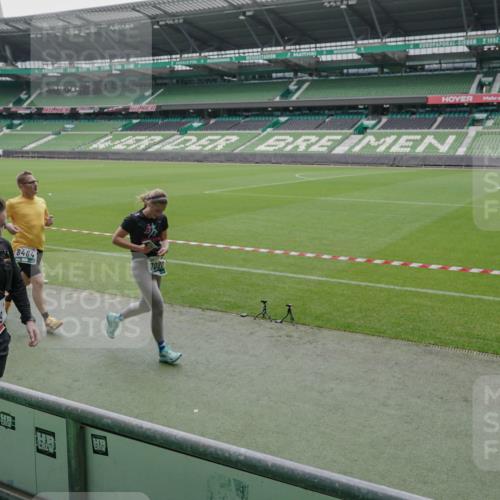 05.10.2025 - 20. swb-Marathon Bremen Michael Burmester http://msf.ph/oto/9277332 05.10.2025 12:56:24 Laufen im Stadion 325, 591, 830, 901, 984, 989, 1161, 1261, 1380, 1679, 1774, 1825, 1931, 2134, 2149, 2263, 2438, 2490, 2571, 2634, 2942, 3161, 3392, 3606, 3749, 3980, 4052, 4101, 4149, 4288, 4432, 4485, 5246, 5255, 5370, 5419, 5469, 5490, 5615, 5719, 6070, 6176, 6375, 6441, 6451, 6515, 6689, 6744, 6797, 6864, 6926, 7000, 7283, 7292, 7320, 7431, 7783, 7920, 8060, 8144, 8222, 9054, 78, 240, 1490, 2162, 2459, 2884, 3074, 3515, 3612, 4079, 4116, 4195, 4456, 5691 meine-sportfotos.de
