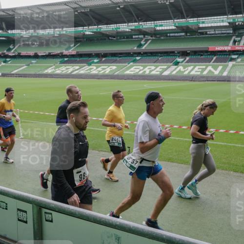 05.10.2025 - 20. swb-Marathon Bremen Michael Burmester http://msf.ph/oto/9277342 05.10.2025 12:56:25 Laufen im Stadion 325, 591, 830, 901, 984, 989, 1161, 1261, 1380, 1679, 1774, 1825, 1931, 2134, 2149, 2263, 2438, 2490, 2571, 2634, 2942, 3161, 3392, 3606, 3749, 3980, 4052, 4101, 4149, 4288, 4432, 4485, 5246, 5255, 5370, 5419, 5469, 5490, 5615, 5719, 6070, 6176, 6375, 6441, 6451, 6515, 6689, 6744, 6797, 6864, 6926, 7000, 7283, 7292, 7320, 7431, 7490, 7783, 7920, 8060, 8144, 8222, 9054, 78, 240, 1261, 1490, 2162, 2459, 2884, 3074, 3515, 3612, 4079, 4116, 4195, 4456, 5691, 5719 meine-sportfotos.de