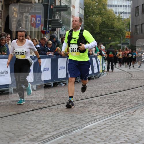 05.10.2025 - 20. swb-Marathon Bremen Strokosch-Dieckow http://msf.ph/oto/9277353 05.10.2025 11:13:14 Ziel 9891, 11332 meine-sportfotos.de