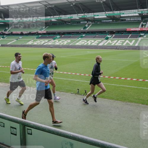 05.10.2025 - 20. swb-Marathon Bremen Michael Burmester http://msf.ph/oto/9277366 05.10.2025 12:56:28 Laufen im Stadion 325, 591, 830, 901, 984, 989, 1161, 1380, 1679, 1931, 2134, 2149, 2263, 2438, 2490, 2571, 2634, 3161, 3392, 3606, 3749, 3980, 4052, 4101, 4149, 4288, 4432, 4485, 5246, 5255, 5370, 5419, 5469, 5490, 6070, 6176, 6375, 6441, 6451, 6689, 6797, 6864, 6926, 7000, 7283, 7292, 7320, 7431, 7490, 7783, 7920, 8060, 8144, 8222, 8564, 9054, 78, 240, 1261, 1490, 1774, 1825, 2162, 2459, 2884, 2942, 3074, 3515, 3612, 4079, 4116, 4195, 4456, 5615, 5691, 5719, 6515 meine-sportfotos.de