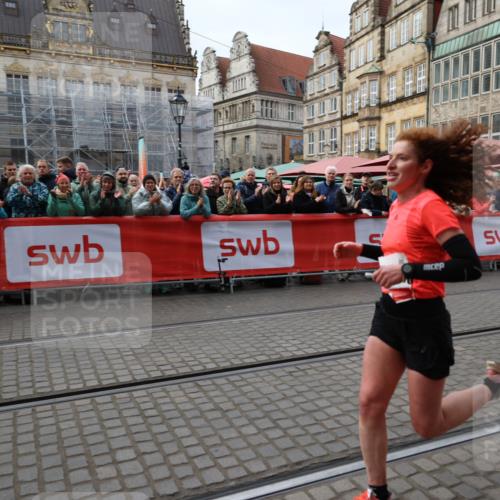 05.10.2025 - 20. swb-Marathon Bremen Yannick Fuchs http://msf.ph/oto/9277378 05.10.2025 12:39:22 Ziel 16 meine-sportfotos.de