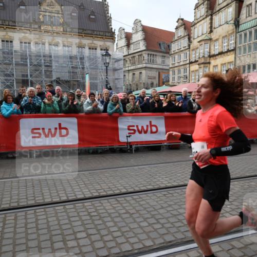05.10.2025 - 20. swb-Marathon Bremen Yannick Fuchs http://msf.ph/oto/9277381 05.10.2025 12:39:22 Ziel 16 meine-sportfotos.de