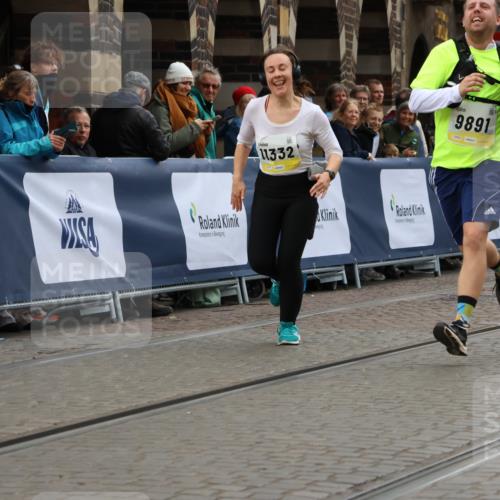 05.10.2025 - 20. swb-Marathon Bremen Strokosch-Dieckow http://msf.ph/oto/9277396 05.10.2025 11:13:15 Ziel 9891, 11332 meine-sportfotos.de