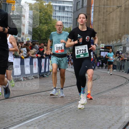 05.10.2025 - 20. swb-Marathon Bremen Strokosch-Dieckow http://msf.ph/oto/9277401 05.10.2025 13:05:04 Ziel 548, 685, 917, 1123, 1196, 1631, 8729 meine-sportfotos.de