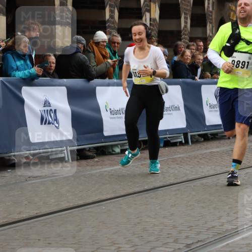 05.10.2025 - 20. swb-Marathon Bremen Strokosch-Dieckow http://msf.ph/oto/9277422 05.10.2025 11:13:15 Ziel 9891, 11332 meine-sportfotos.de