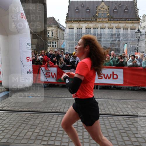05.10.2025 - 20. swb-Marathon Bremen Yannick Fuchs http://msf.ph/oto/9277426 05.10.2025 12:39:22 Ziel 16 meine-sportfotos.de