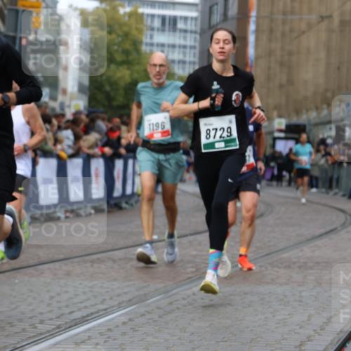 05.10.2025 - 20. swb-Marathon Bremen Strokosch-Dieckow http://msf.ph/oto/9277429 05.10.2025 13:05:04 Ziel 548, 685, 917, 1123, 1196, 1631, 8729 meine-sportfotos.de