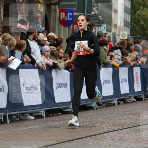 05.10.2025 - 20. swb-Marathon Bremen Strokosch-Dieckow http://msf.ph/oto/9277456 05.10.2025 13:05:10 Ziel 236, 917, 1196, 4291, 5103 meine-sportfotos.de
