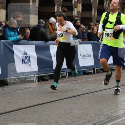 05.10.2025 - 20. swb-Marathon Bremen Strokosch-Dieckow http://msf.ph/oto/9277466 05.10.2025 11:13:15 Ziel 9891, 11332 meine-sportfotos.de