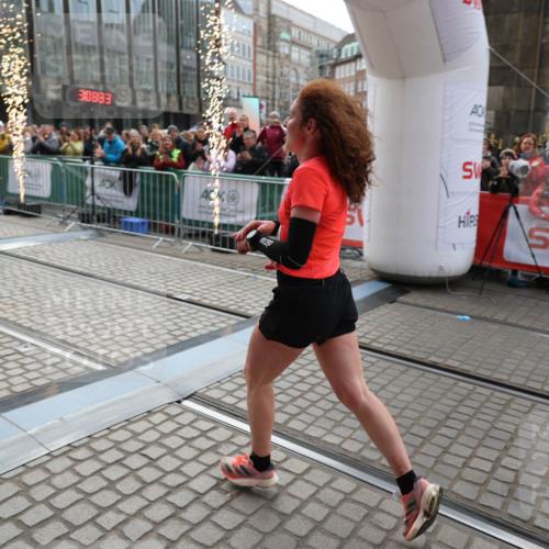05.10.2025 - 20. swb-Marathon Bremen Yannick Fuchs http://msf.ph/oto/9277477 05.10.2025 12:39:23 Ziel 16 meine-sportfotos.de