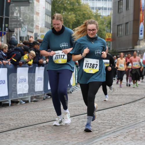 05.10.2025 - 20. swb-Marathon Bremen Strokosch-Dieckow http://msf.ph/oto/9277478 05.10.2025 11:13:25 Ziel 10273, 11117, 11367 meine-sportfotos.de