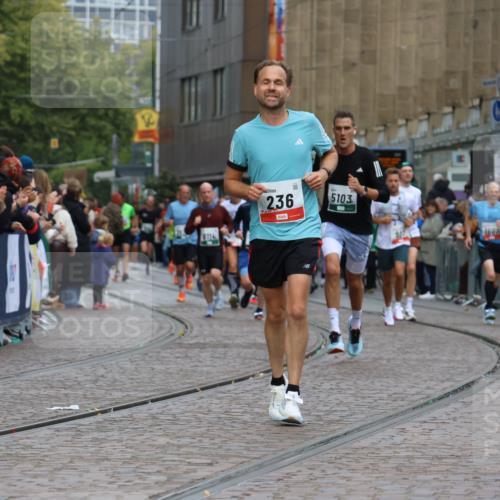 05.10.2025 - 20. swb-Marathon Bremen Strokosch-Dieckow http://msf.ph/oto/9277484 05.10.2025 13:05:13 Ziel 236, 917, 1607, 4291, 5103, 7987, 9114 meine-sportfotos.de
