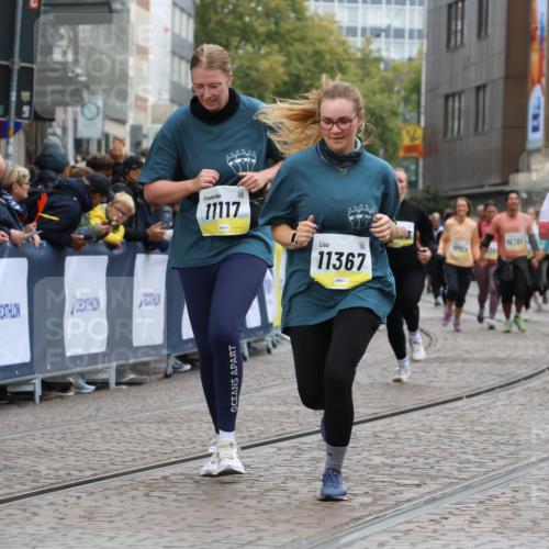 05.10.2025 - 20. swb-Marathon Bremen Strokosch-Dieckow http://msf.ph/oto/9277503 05.10.2025 11:13:25 Ziel 10273, 11117, 11367 meine-sportfotos.de