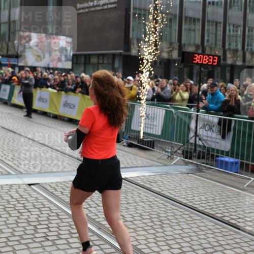 05.10.2025 - 20. swb-Marathon Bremen Yannick Fuchs http://msf.ph/oto/9277539 05.10.2025 12:39:23 Ziel 16 meine-sportfotos.de