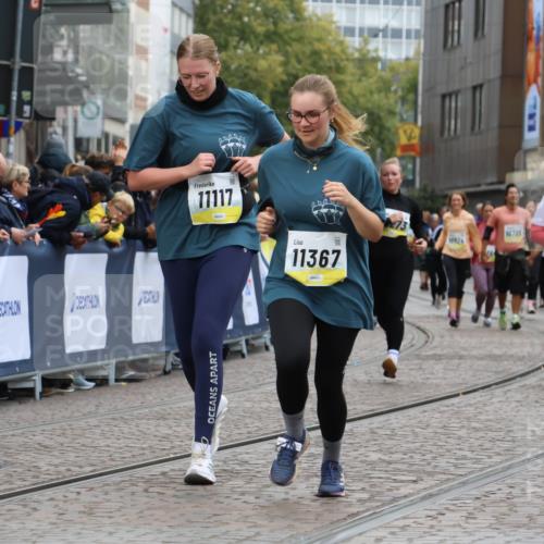 05.10.2025 - 20. swb-Marathon Bremen Strokosch-Dieckow http://msf.ph/oto/9277559 05.10.2025 11:13:25 Ziel 10273, 11117, 11367 meine-sportfotos.de