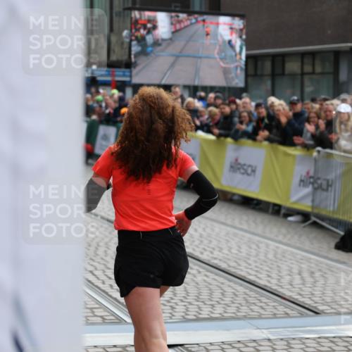 05.10.2025 - 20. swb-Marathon Bremen Yannick Fuchs http://msf.ph/oto/9277567 05.10.2025 12:39:24 Ziel 16 meine-sportfotos.de
