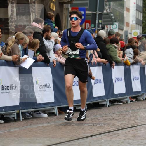 05.10.2025 - 20. swb-Marathon Bremen Strokosch-Dieckow http://msf.ph/oto/9277568 05.10.2025 13:05:14 Ziel 236, 1607, 4291, 5103, 7987, 9114 meine-sportfotos.de