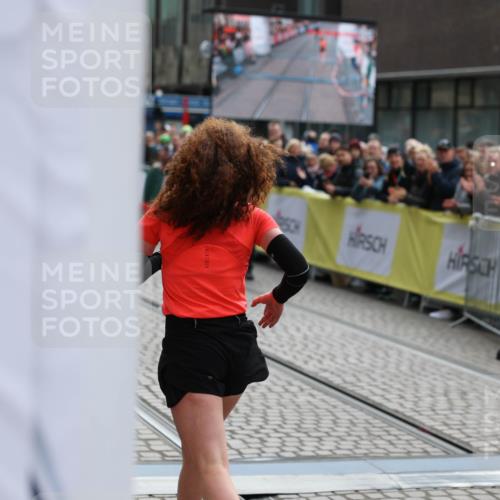 05.10.2025 - 20. swb-Marathon Bremen Yannick Fuchs http://msf.ph/oto/9277572 05.10.2025 12:39:24 Ziel 16 meine-sportfotos.de