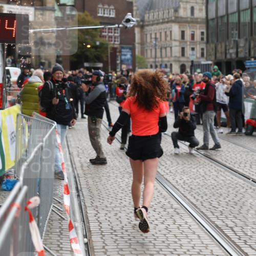 05.10.2025 - 20. swb-Marathon Bremen Yannick Fuchs http://msf.ph/oto/9277582 05.10.2025 12:39:25 Ziel 16 meine-sportfotos.de