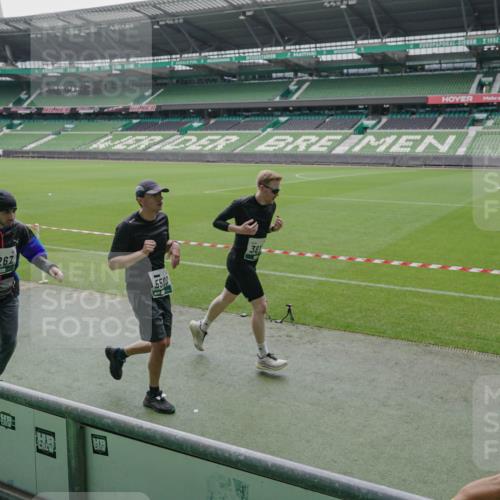 05.10.2025 - 20. swb-Marathon Bremen Michael Burmester http://msf.ph/oto/9277586 05.10.2025 12:57:10 Laufen im Stadion 31, 237, 246, 299, 305, 479, 591, 613, 820, 833, 1161, 1317, 1382, 1595, 1627, 1971, 1977, 2166, 2269, 2436, 2522, 2571, 2634, 3396, 3471, 3591, 3606, 3813, 3969, 3980, 4101, 4484, 4496, 4821, 5104, 5246, 5255, 5419, 5503, 5664, 6250, 6267, 6451, 6486, 6493, 6510, 6768, 6926, 7017, 7086, 7283, 7320, 7371, 7390, 7490, 7546, 7578, 7783, 7940, 8023, 8479, 8564, 8903, 8964, 8973, 9054, 9129, 830, 901, 1380, 1679, 2149, 2263, 2438, 3392, 3980, 4101, 4485, 5469 meine-sportfotos.de