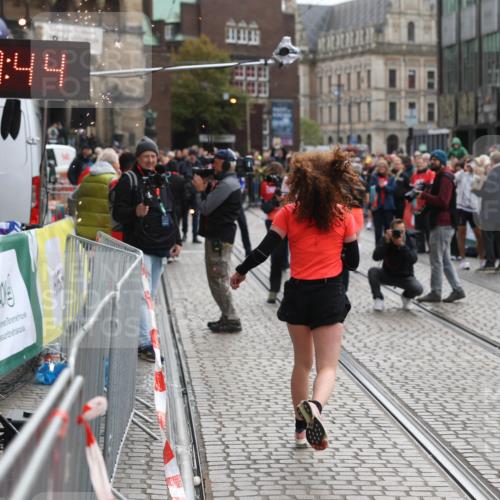 05.10.2025 - 20. swb-Marathon Bremen Yannick Fuchs http://msf.ph/oto/9277590 05.10.2025 12:39:25 Ziel 16 meine-sportfotos.de