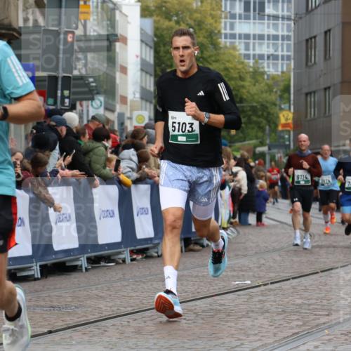 05.10.2025 - 20. swb-Marathon Bremen Strokosch-Dieckow http://msf.ph/oto/9277593 05.10.2025 13:05:17 Ziel 236, 1607, 2092, 2974, 3819, 4291, 4313, 5103, 5264, 7831, 7987, 9114 meine-sportfotos.de
