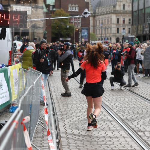 05.10.2025 - 20. swb-Marathon Bremen Yannick Fuchs http://msf.ph/oto/9277594 05.10.2025 12:39:25 Ziel 16 meine-sportfotos.de