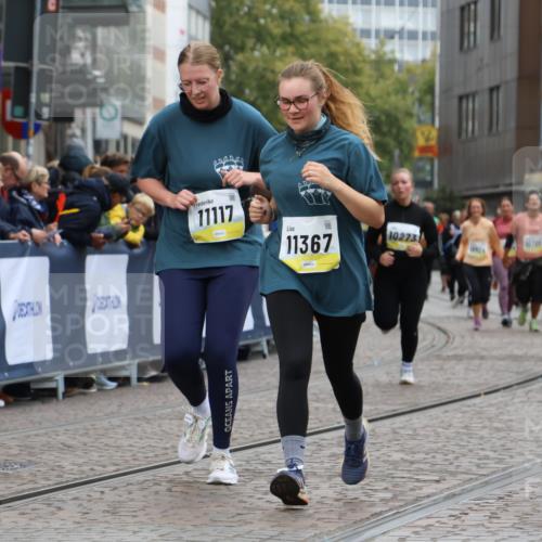 05.10.2025 - 20. swb-Marathon Bremen Strokosch-Dieckow http://msf.ph/oto/9277616 05.10.2025 11:13:25 Ziel 10273, 11117, 11367 meine-sportfotos.de