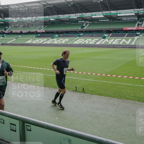 05.10.2025 - 20. swb-Marathon Bremen Michael Burmester http://msf.ph/oto/9277640 05.10.2025 12:57:16 Laufen im Stadion 31, 237, 246, 299, 305, 479, 613, 820, 833, 1161, 1317, 1382, 1491, 1595, 1627, 1971, 1977, 2166, 2269, 2436, 2522, 3396, 3471, 3591, 3798, 3813, 3969, 4089, 4484, 4496, 4821, 5100, 5104, 5149, 5246, 5503, 5664, 6250, 6267, 6451, 6486, 6493, 6510, 6534, 6535, 6768, 6926, 7017, 7086, 7283, 7371, 7390, 7490, 7546, 7578, 7940, 8023, 8479, 8564, 8903, 8964, 8973, 9054, 9129, 9983, 591, 1380, 1679, 2263, 2438, 2571, 2634, 3392, 3606, 3980, 4101, 5255, 5469 meine-sportfotos.de