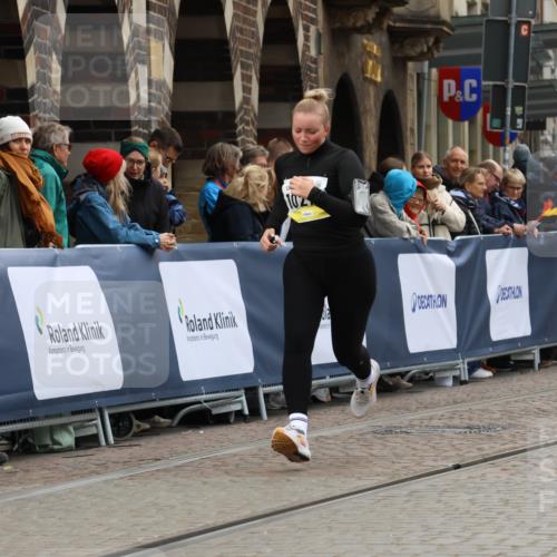 05.10.2025 - 20. swb-Marathon Bremen Strokosch-Dieckow http://msf.ph/oto/9277645 05.10.2025 11:13:30 Ziel 10273, 10433, 11117, 11367 meine-sportfotos.de