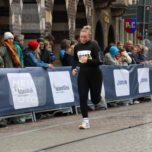 05.10.2025 - 20. swb-Marathon Bremen Strokosch-Dieckow http://msf.ph/oto/9277671 05.10.2025 11:13:30 Ziel 10273, 10433, 11117, 11367 meine-sportfotos.de