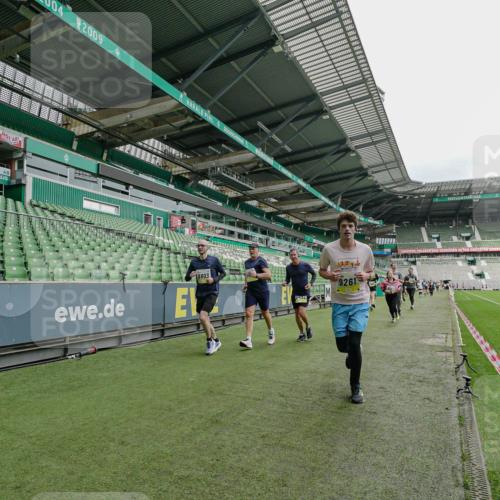05.10.2025 - 20. swb-Marathon Bremen Michael Burmester http://msf.ph/oto/9277672 05.10.2025 10:29:52 Laufen im Stadion 7202, 8787, 8866, 9014, 9199, 9233, 9255, 9259, 9261, 9369, 9385, 9428, 9435, 9437, 9452, 9485, 9555, 9578, 9579, 9583, 9630, 9658, 9674, 9689, 9696, 9704, 9729, 9740, 9761, 9803, 9832, 9889, 9924, 9929, 9958, 9975, 9986, 10073, 10089, 10118, 10170, 10246, 10376, 10400, 10432, 10534, 10548, 10601, 10673, 10685, 10715, 10723, 10726, 10733, 10781, 10868, 10873, 10877, 10923, 10929, 10932, 10951, 10968, 11005, 11022, 11091, 11177, 11187, 11208, 11288, 11298, 9556 meine-sportfotos.de