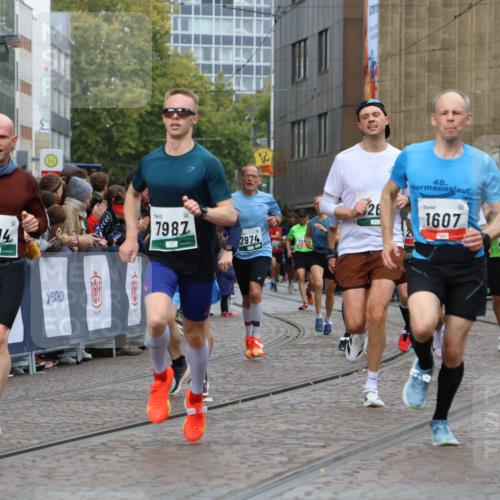 05.10.2025 - 20. swb-Marathon Bremen Strokosch-Dieckow http://msf.ph/oto/9277677 05.10.2025 13:05:21 Ziel 907, 1607, 1641, 2092, 2974, 3819, 4313, 5264, 7831, 7987, 8507, 9114 meine-sportfotos.de