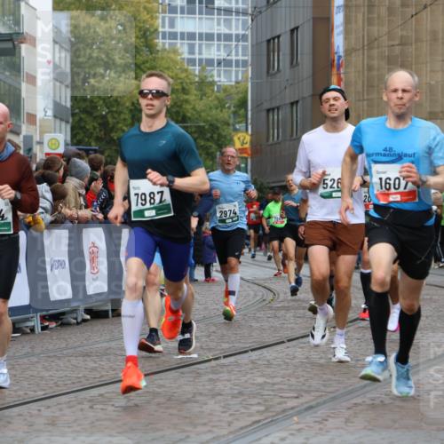 05.10.2025 - 20. swb-Marathon Bremen Strokosch-Dieckow http://msf.ph/oto/9277712 05.10.2025 13:05:21 Ziel 907, 1607, 1641, 2092, 2974, 3819, 4313, 5264, 7831, 7987, 8507, 9114 meine-sportfotos.de