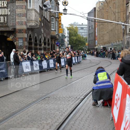 05.10.2025 - 20. swb-Marathon Bremen Yannick Fuchs http://msf.ph/oto/9277718 05.10.2025 12:40:12 Ziel  meine-sportfotos.de