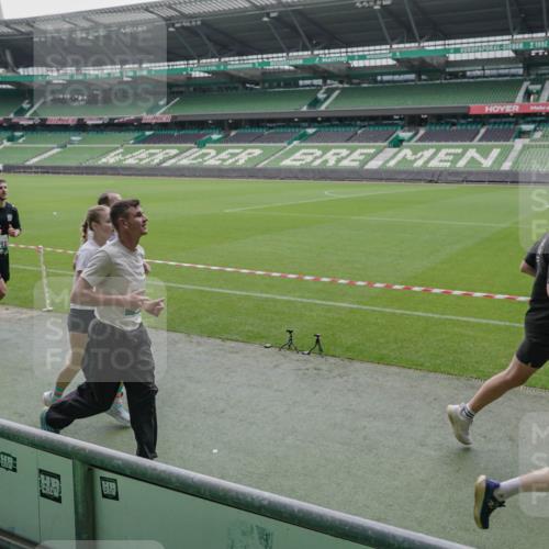 05.10.2025 - 20. swb-Marathon Bremen Michael Burmester http://msf.ph/oto/9277736 05.10.2025 12:57:29 Laufen im Stadion 31, 237, 246, 299, 305, 415, 479, 613, 820, 833, 1317, 1382, 1491, 1595, 1627, 1971, 1977, 2166, 2234, 2240, 2269, 2304, 2436, 2522, 3396, 3471, 3591, 3798, 3813, 3969, 3977, 4089, 4401, 4484, 4496, 4821, 5100, 5104, 5149, 5503, 5645, 5664, 6250, 6267, 6372, 6486, 6493, 6510, 6525, 6534, 6535, 6768, 7017, 7086, 7371, 7390, 7546, 7578, 7731, 7911, 7940, 8023, 8128, 8479, 8801, 8903, 8964, 8973, 8993, 9129, 9983, 11658, 591, 1161, 2571, 2634, 3606, 3980, 4101, 5255 meine-sportfotos.de