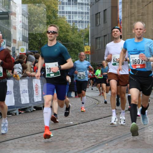 05.10.2025 - 20. swb-Marathon Bremen Strokosch-Dieckow http://msf.ph/oto/9277743 05.10.2025 13:05:21 Ziel 907, 1607, 1641, 2092, 2974, 3819, 4313, 5264, 7831, 7987, 8507, 9114 meine-sportfotos.de
