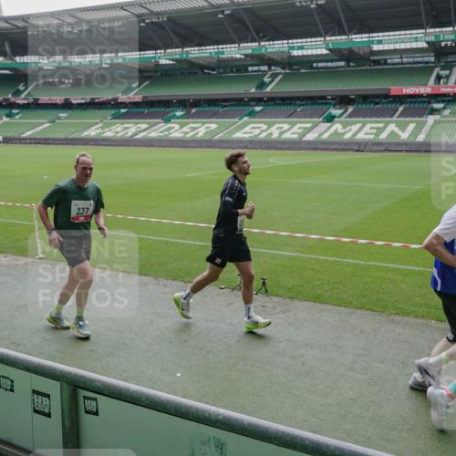 05.10.2025 - 20. swb-Marathon Bremen Michael Burmester http://msf.ph/oto/9277756 05.10.2025 12:57:31 Laufen im Stadion 31, 237, 246, 299, 305, 415, 479, 613, 820, 833, 1317, 1382, 1491, 1595, 1627, 1971, 1977, 2166, 2234, 2240, 2269, 2304, 2436, 2522, 3396, 3471, 3591, 3798, 3813, 3969, 3977, 4089, 4102, 4401, 4484, 4496, 4821, 5100, 5104, 5149, 5503, 5645, 5664, 6250, 6267, 6372, 6486, 6493, 6510, 6525, 6534, 6535, 6768, 7017, 7086, 7371, 7390, 7546, 7578, 7731, 7911, 7940, 8023, 8128, 8479, 8801, 8903, 8964, 8973, 8993, 9129, 9983, 11658, 591, 1161, 2571, 2634, 3606, 5255 meine-sportfotos.de