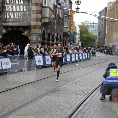 05.10.2025 - 20. swb-Marathon Bremen Yannick Fuchs http://msf.ph/oto/9277773 05.10.2025 12:40:13 Ziel  meine-sportfotos.de