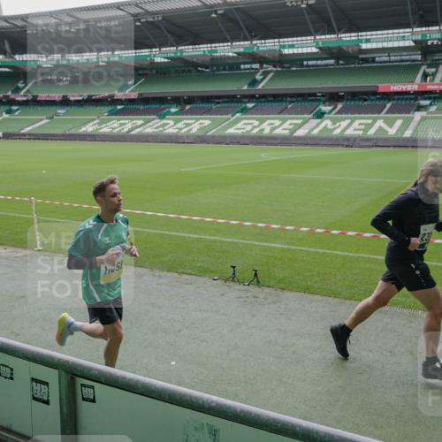 05.10.2025 - 20. swb-Marathon Bremen Michael Burmester http://msf.ph/oto/9277782 05.10.2025 12:57:35 Laufen im Stadion 31, 237, 246, 299, 305, 415, 479, 613, 820, 833, 1317, 1382, 1491, 1627, 1971, 1977, 2166, 2234, 2240, 2269, 2304, 2436, 2522, 2662, 3396, 3471, 3591, 3798, 3813, 3969, 3977, 4089, 4102, 4287, 4401, 4484, 4496, 4821, 5100, 5104, 5149, 5503, 5562, 5645, 5664, 6250, 6267, 6317, 6372, 6486, 6493, 6510, 6525, 6534, 6535, 6768, 6999, 7086, 7371, 7390, 7546, 7578, 7731, 7911, 7940, 8023, 8128, 8801, 8903, 8964, 8973, 8993, 9129, 9983, 11658, 1161, 1595, 2571, 5255 meine-sportfotos.de