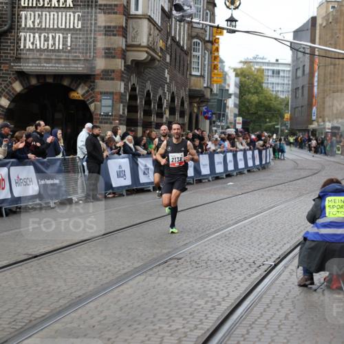 05.10.2025 - 20. swb-Marathon Bremen Yannick Fuchs http://msf.ph/oto/9277784 05.10.2025 12:40:13 Ziel  meine-sportfotos.de